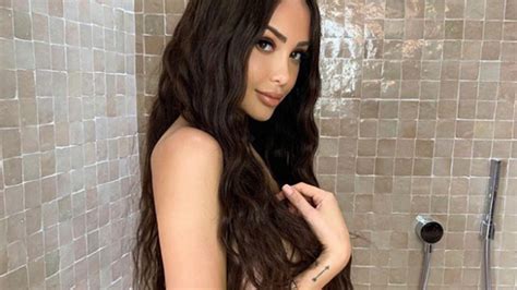 nabilla nue|Nabilla pose nue sous la douche, le 13 juin 2019. .